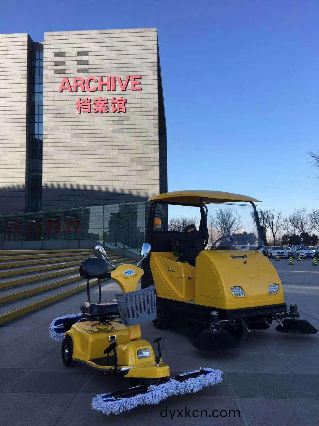 如何運(yun)用電動(dong)塵推(tui)車(che)對(dui)大理石(shi)地麵(mian)清潔(jie)69