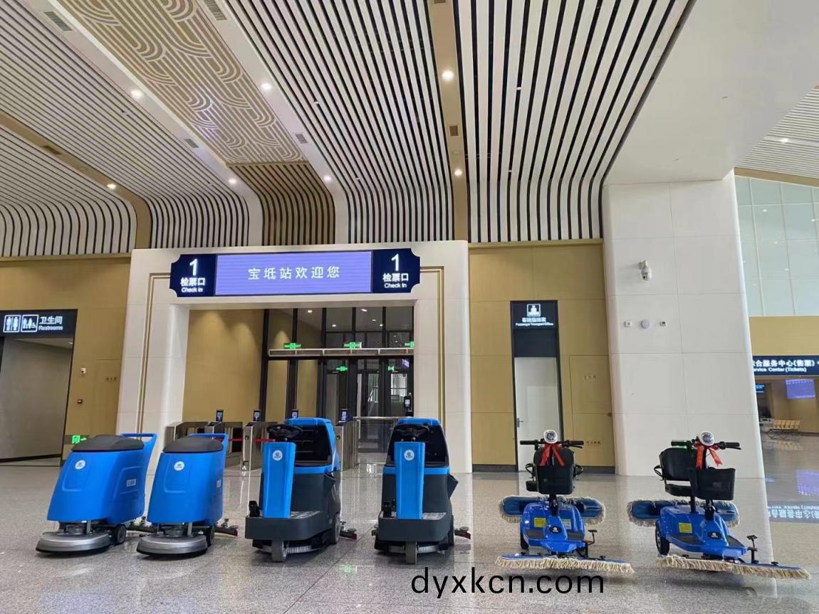 天(tian)津(jin)寶(bao)坻站採(cai)購(gou)鼎(ding)潔盛世(shi)洗(xi)地機塵(chen)推車(che)一批(pi)